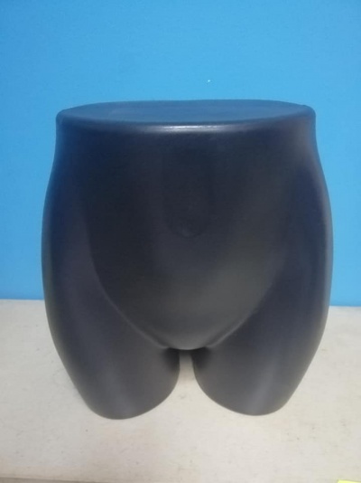 Manequim preto da parte inferior do corpo masculino