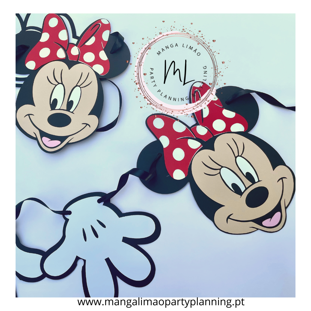 Guirlanda decorativa com recortes de Minnie Mouse e mãos brancas ligadas por fita preta