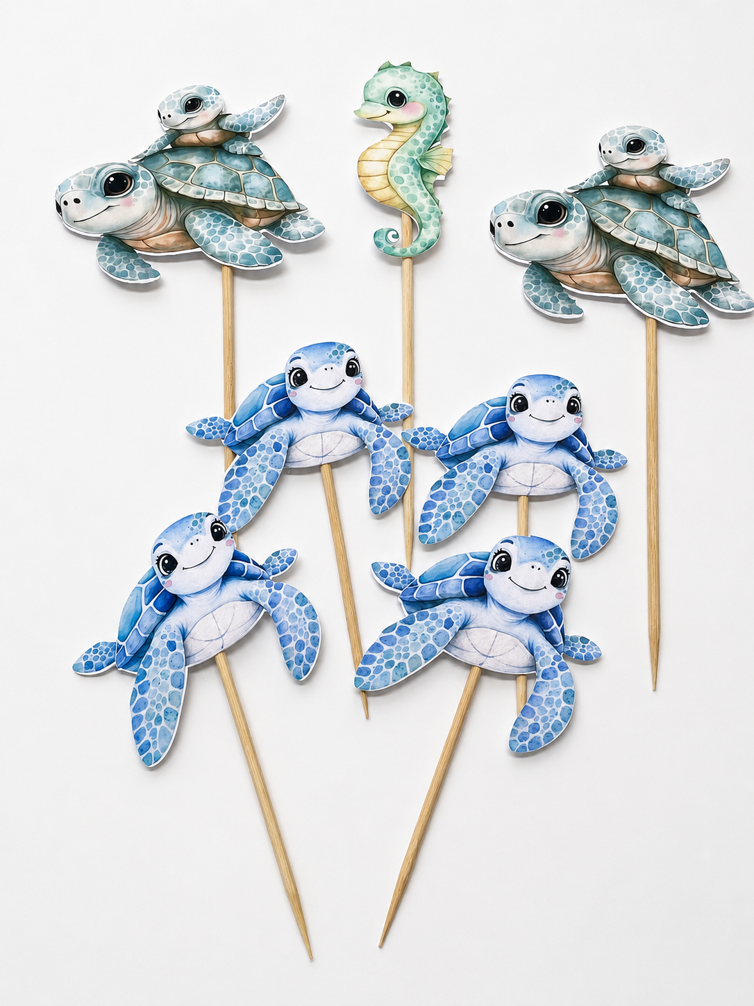 Picks para bolos com figuras de tartarugas e cavalo-marinho em tons de azul, verde e bege
