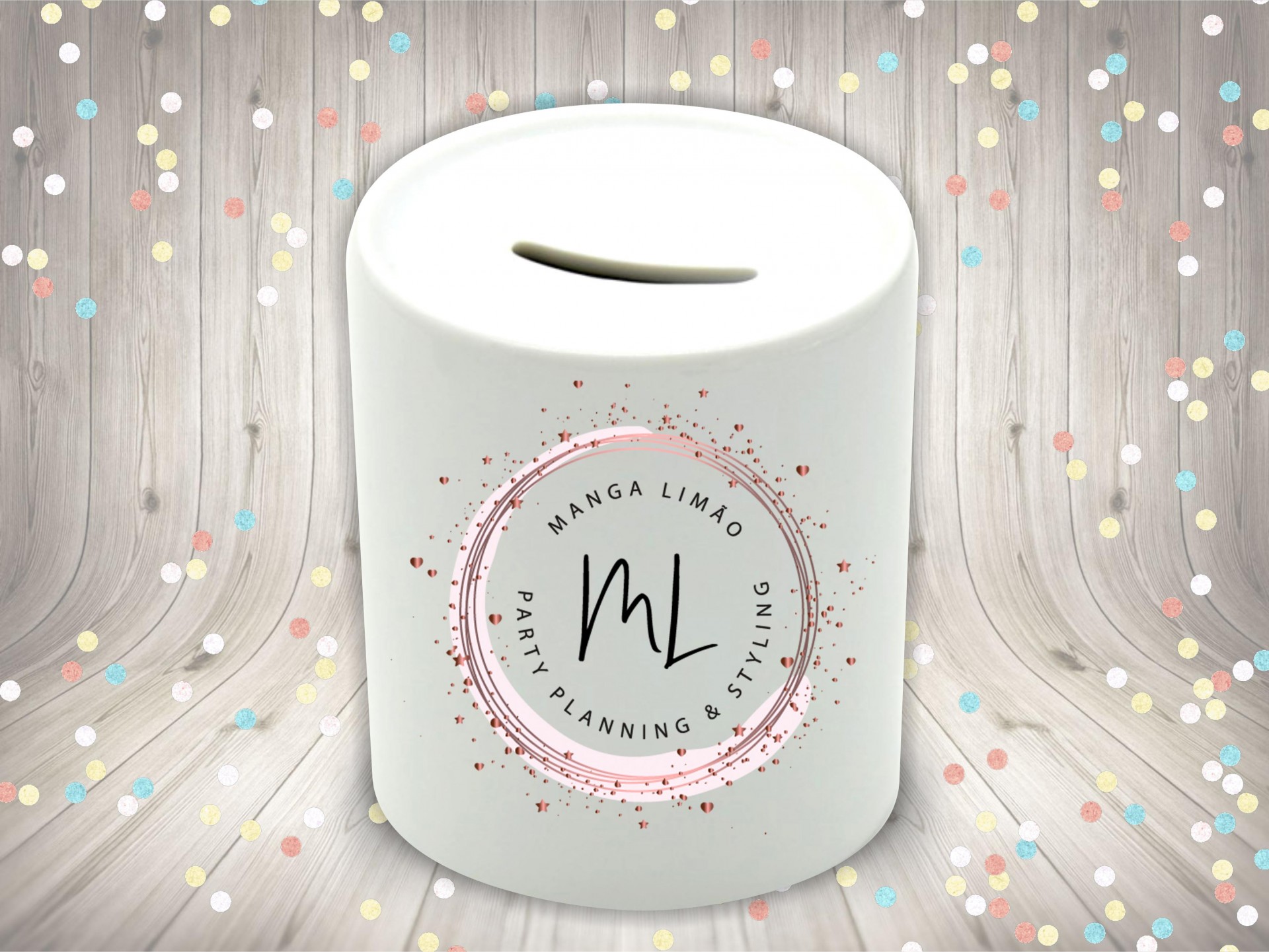 Cofre branco cilíndrico com design de texto circular