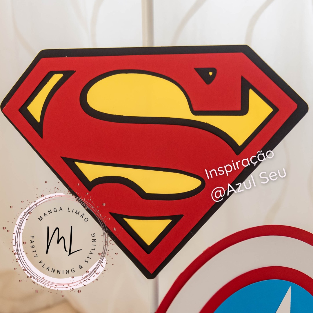 Recorte decorativo do símbolo do Super-Homem vermelho e amarelo com selo MANGA LIMÃO