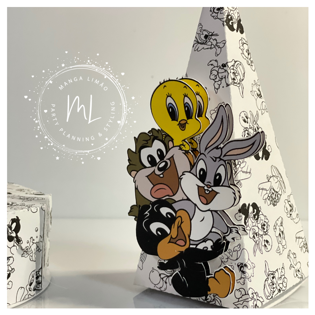Caixa pirâmide com personagens Looney Tunes coloridos e estampas a preto e branco
