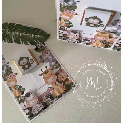 Cartões decorativos com ilustrações de animais em estilo cartoon e texto em português