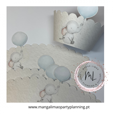 Copos de papel decorativos com elefante e balões azuis