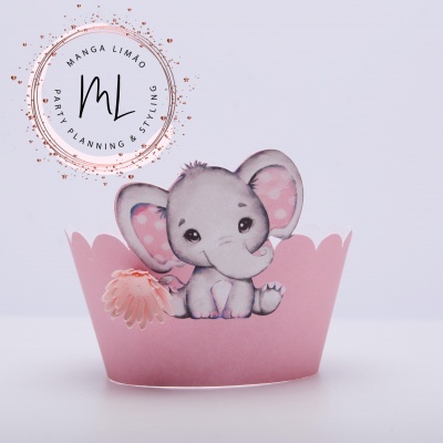Capa decorativa rosa para cupcake com elefante cinzento e flor cor-de-rosa.