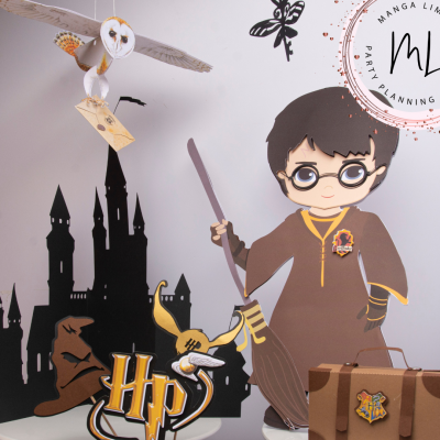 Decoração temática Harry Potter com personagens e castelo em papel/cartão