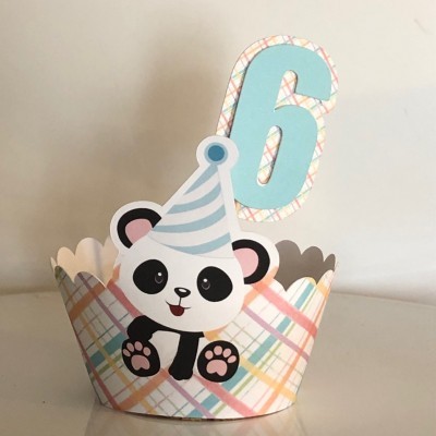Suporte para cupcake colorido com panda e número 6