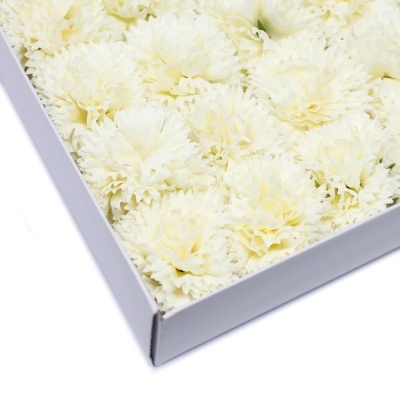 Caixa aberta com flores artificiais creme