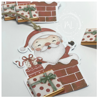 Etiqueta de Natal Pai Natal a sair da chaminé com presentes