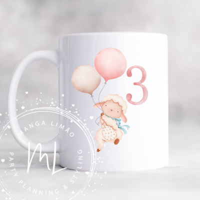 Caneca branca com desenho de bebé e balões cor-de-rosa