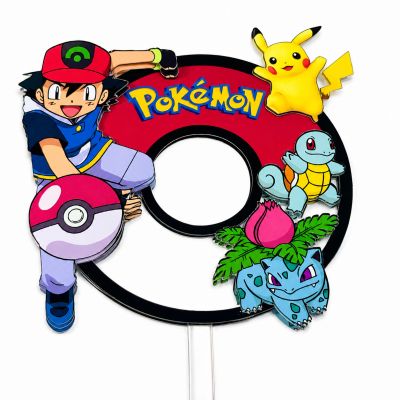 Decoração circular Pokémon com Ash, Pikachu, Squirtle, Venusaur e texto POKÉMON