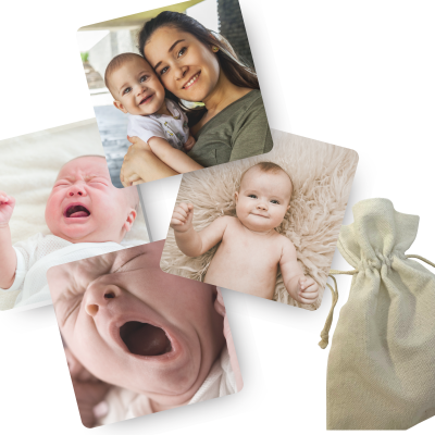 Quatro fotografias de bebés com expressões diversas e um saco de pano bege ao lado.