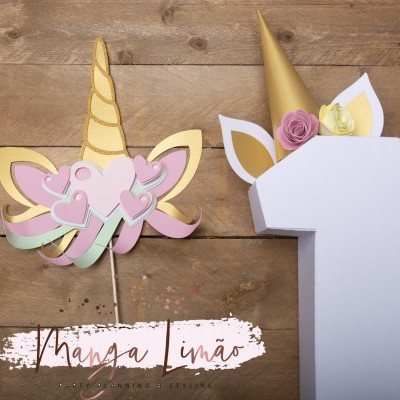 Decorações de festa unicórnio com topo de bolo e número um em madeira