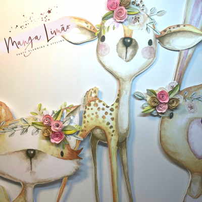 Ilustração de raposa, girafa e veado estilizados com flores cor de rosa, com texto Mango Limão em fundo branco