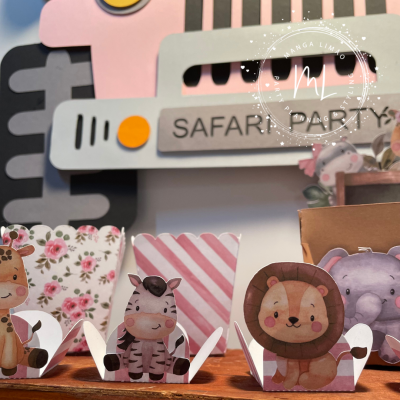 Suportes para bombons com desenhos de animais de safári e padrões florais e riscas