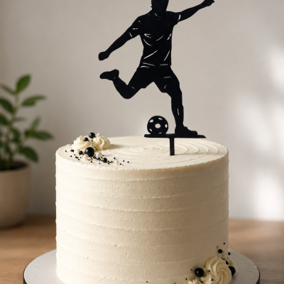 Topo de bolo futebolista preto para decoração de bolo de aniversário com tema futebol.
