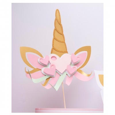 Topper de unicórnio com corações e fitas, em tons rosa e dourado