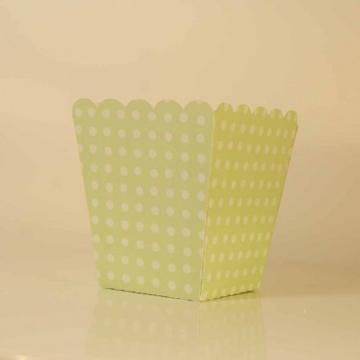 Caixa de papel verde com bolinhas brancas para pipocas