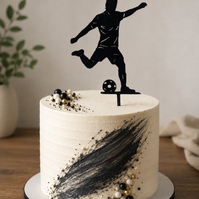 Topo de bolo futebolista preto para decoração de bolo de aniversário com tema futebol.