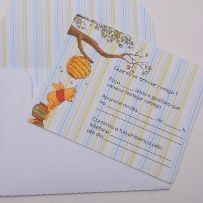 Convite de festa infantil com personagem Pooh e texto para confirmação de presença