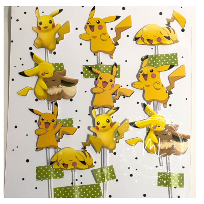 Toppers para bolo com personagens Pikachu e Eevee em plástico e cartão.