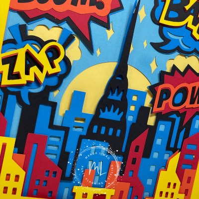 Design estilo quadrinhos com palavras como BOM, ZAP, POW e BAN em cores vibrantes sobre silhueta urbana.