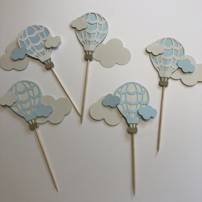 Decorações de balão de ar quente em papel com nuvens e palitos de madeira