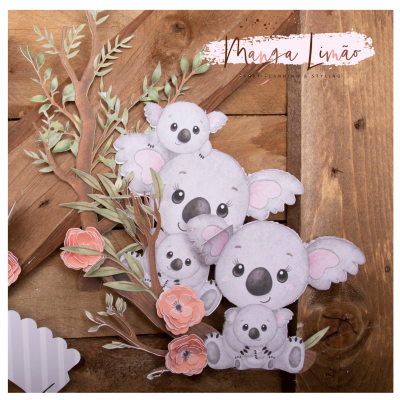 Recorte decorativo de papel com coalas e flores sobre fundo de madeira