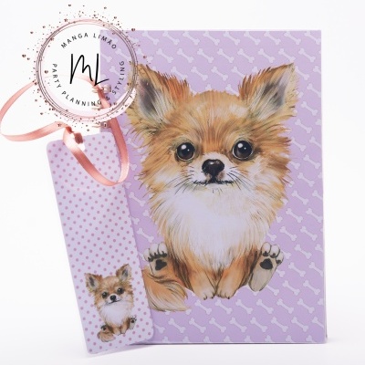 Cartão e marcador com desenho de cão Chihuahua em fundo lilás