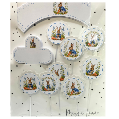 Decoração de festa com toppers de coelho azul e cenouras