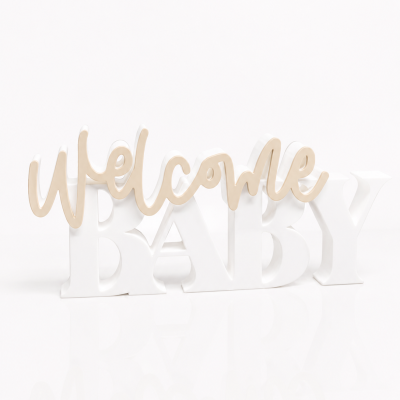 Decoração em madeira com as palavras welcome e BABY