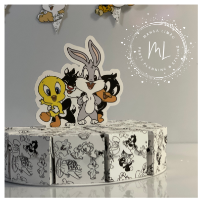 Expositor redondo branco com ilustrações Looney Tunes e figuras coloridas de Pernalonga, Frangolino e Patolino.