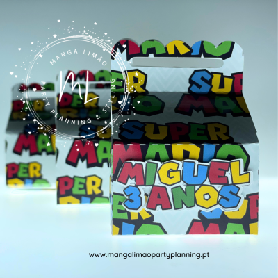 Caixa colorida com texto 'MIGUEL 3 ANOS' e padrão 'SUPER MARIO'