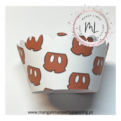 Cupcake wrapper with orange pumpkin faces and Manga Limão logo