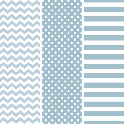 Três padrões de tecido azul claro e branco: ziguezague, bolinhas, riscas horizontais