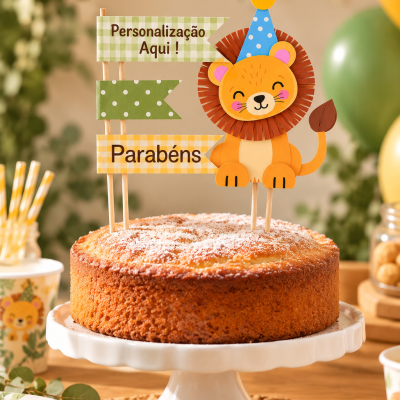 Bolo decorado com toppers de leão e bandeiras personalizáveis num ambiente de festa