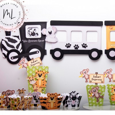 Decoração infantil tema safari com animais em caixas coloridas e comboio decorativo