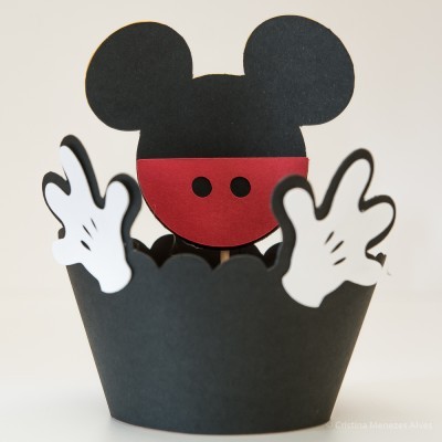 Suporte para cupcake com tema Mickey Mouse em papel preto e vermelho