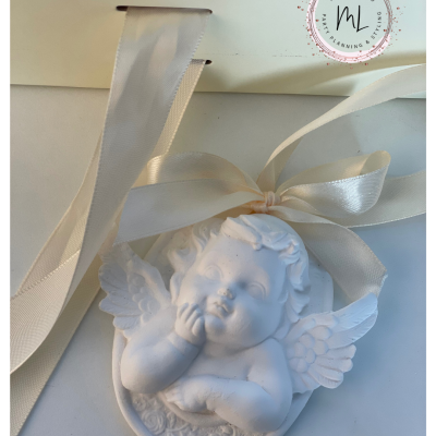 Ornamento branco de anjo com fita de cetim
