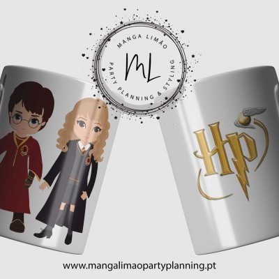 Canecas Harry Potter com desenhos em estilo cartoon e logotipo central