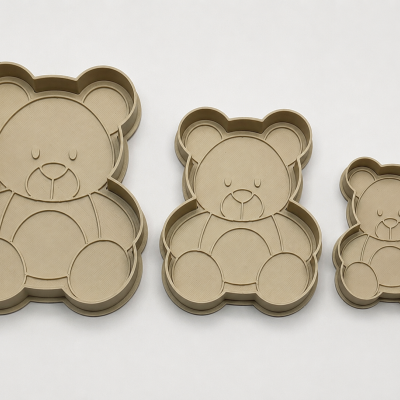 Conjunto de três cortadores de biscoitos em forma de ursinho bege