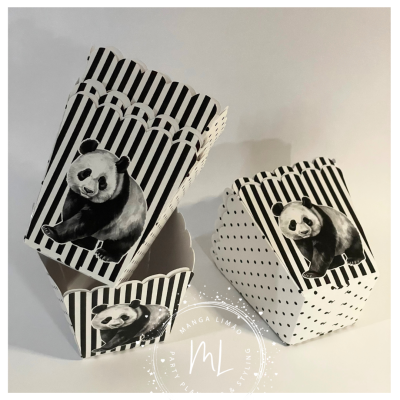 Caixas de papelão pretas e brancas com imagens de panda