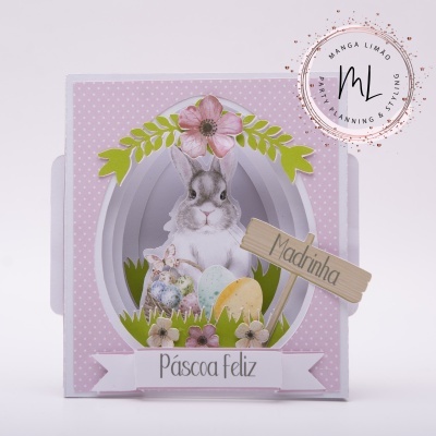 Caixa decorativa rosa com coelho e ovos de Páscoa, com texto Madrinha e Páscoa feliz
