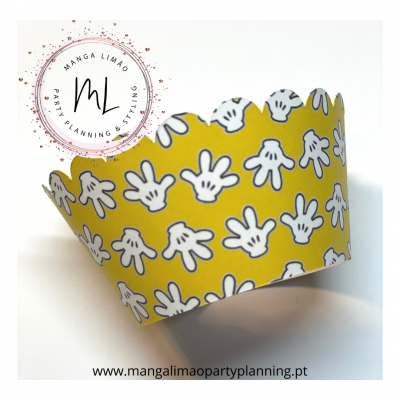 Capa para cupcake amarela com padrão de mãos brancas e logo Manga Limão