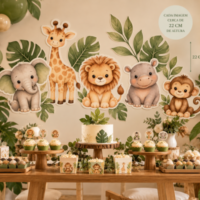 Decoração infantil com animais da selva e doces numa mesa de madeira