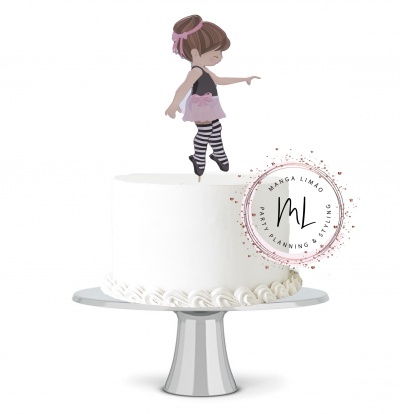 Bolo branco decorado com figura de bailarina e selo MANGA LIMÃO PARTY PLANNING STYLING