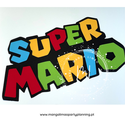 Letreiro decorativo colorido com as palavras SUPER MÁRIO em cartolina.