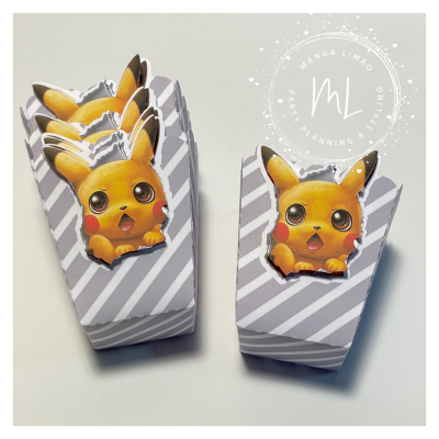 Caixas de papel com orelhas de Pikachu em listras cinza e branco