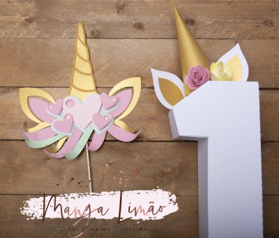 Decorações de festa unicórnio com topo de bolo e número um em madeira