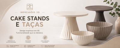 Cake stands e taças 3D em tons bege e castanho com textura canelada sobre mesa clara com vaso e folhas atrás.